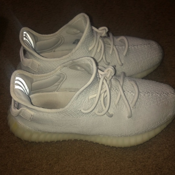Yeezy Boost 350 “Triple White/ Cream White” - Picture 4 of 5